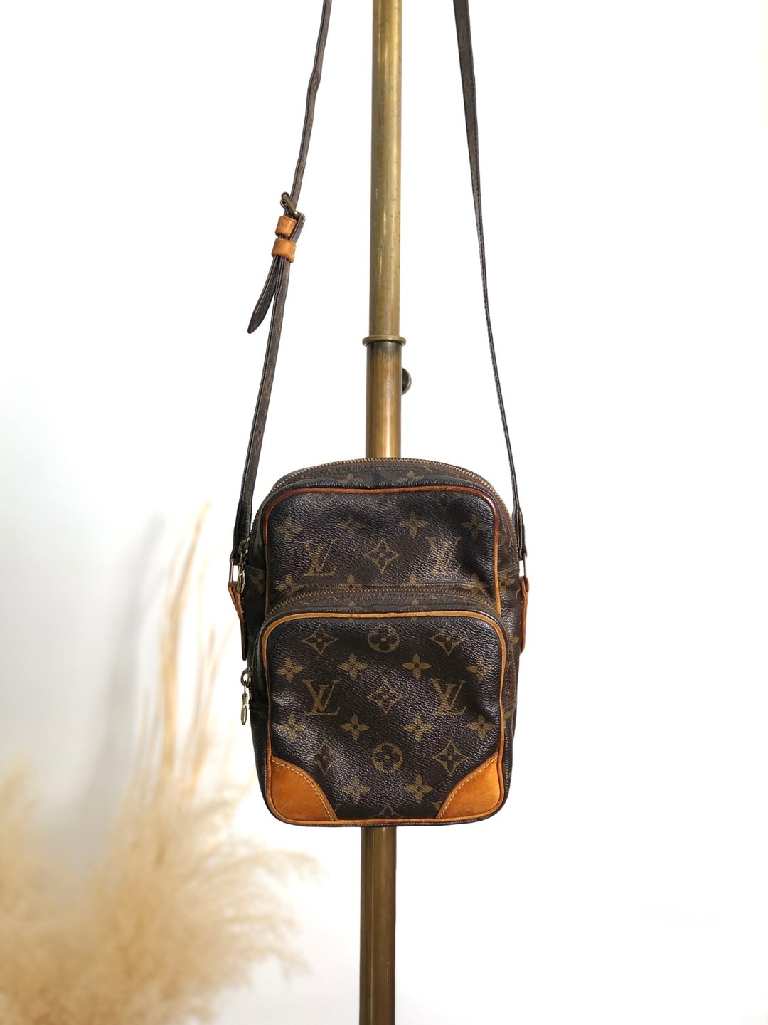 【日本直送 名牌中古包】LOUIS VUITTON 路易威登 Monogram 缇花帆布 皮革 侧背包 Amazon ps7m36 - 侧背包/斜挎包 - 防水材质 咖啡色