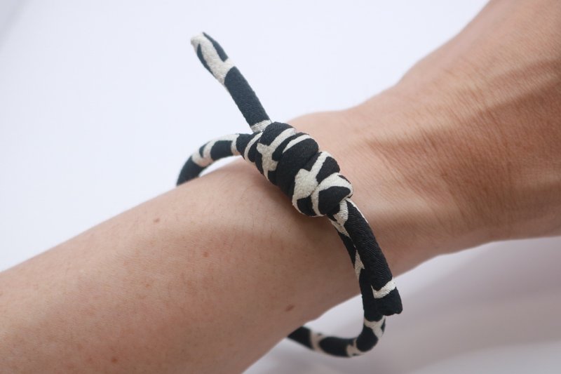 【和风手链】日本制手工 縁结护身符 - 手链/手环 - 棉．麻 黑色