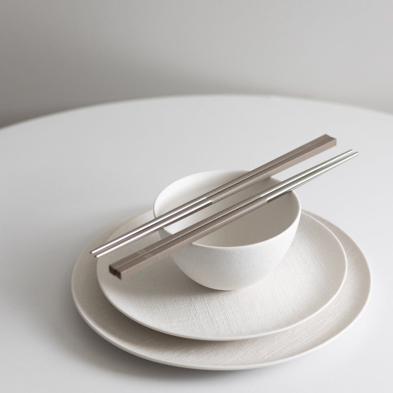 【台湾制】浅咖色 长款1双入 304不锈钢筷子 健康于筷 - 筷子/筷架 - 不锈钢 卡其色