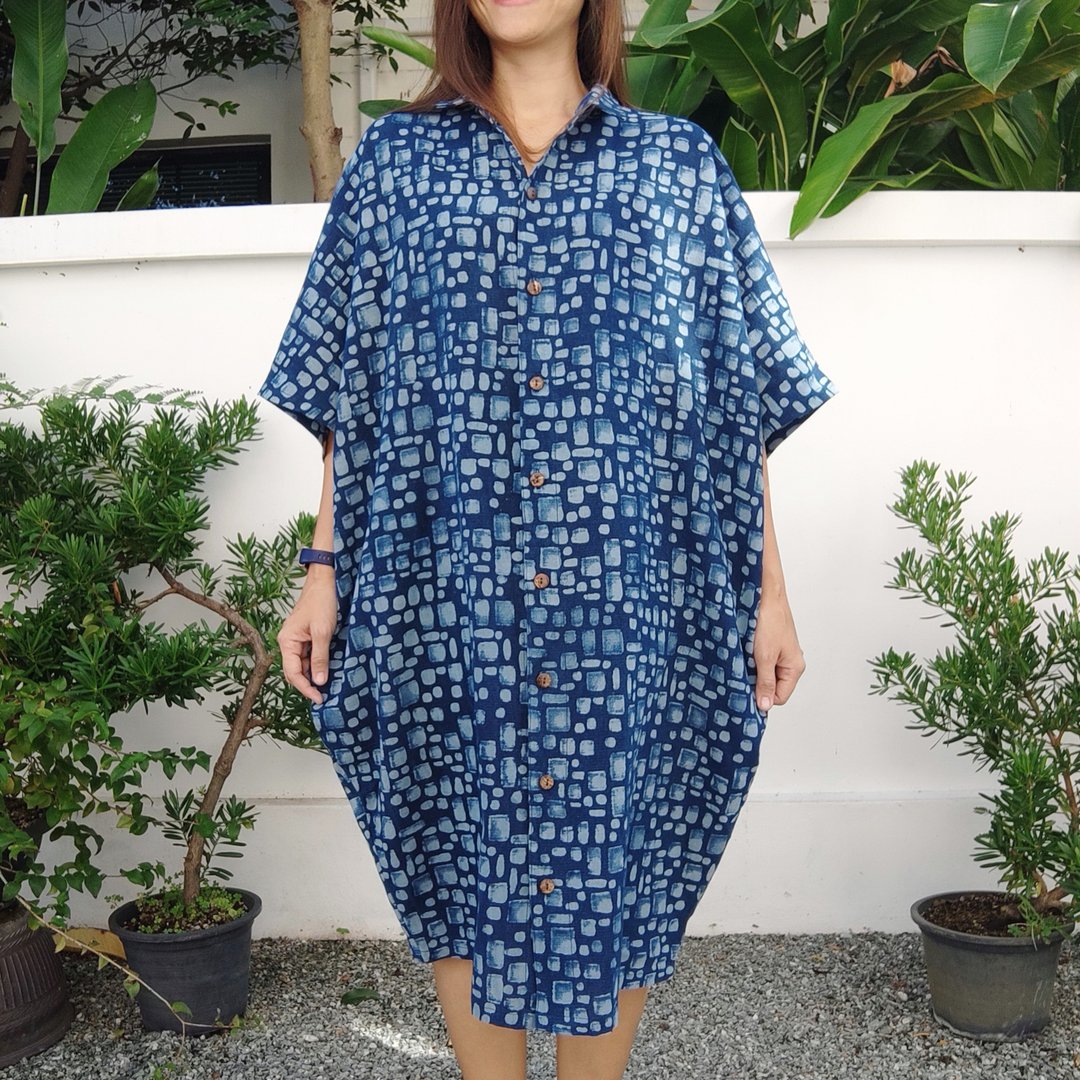 Batik Shirt Collar Oversize Dress Floating Rock - 洋装/连衣裙 - 棉．麻 蓝色