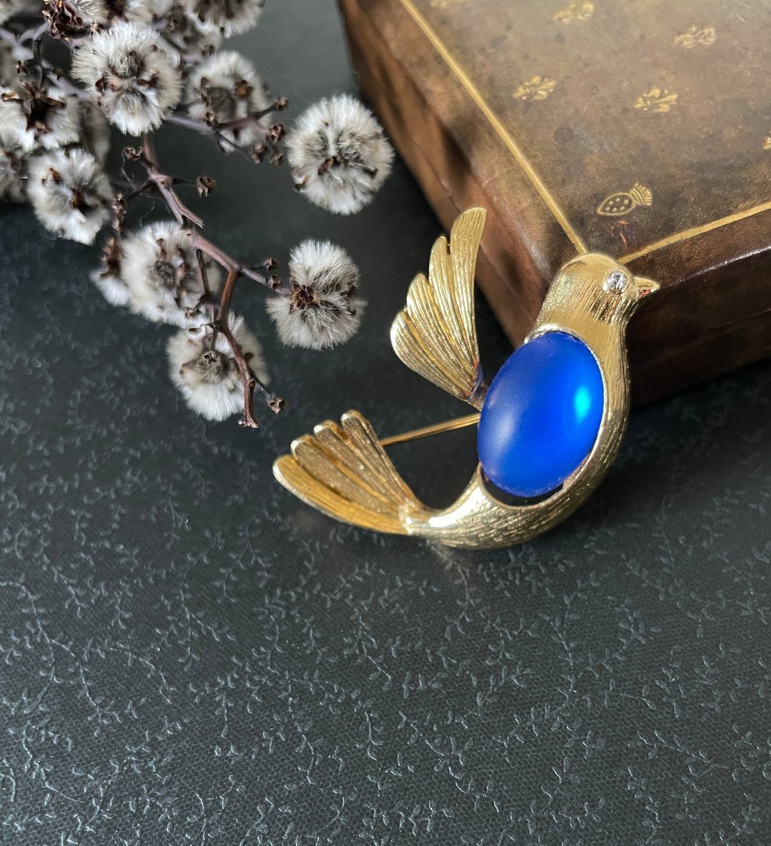 古董Vintage金色蓝色果冻肚皮小鸟别针胸针SARAH COV B988 - 胸针 - 其他金属 金色