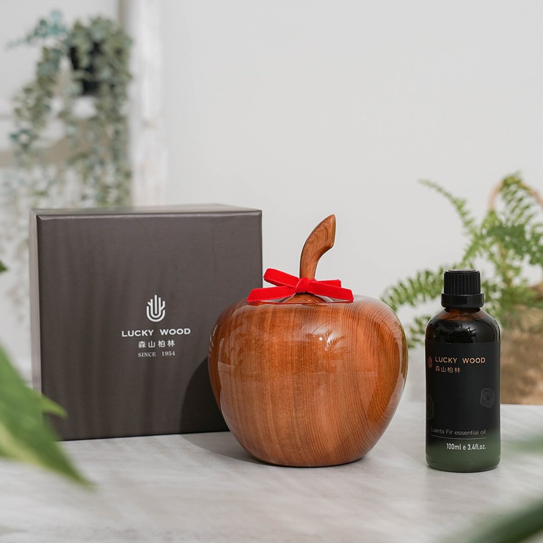 【LUCKY WOOD】香柏木苹果聚宝盆 (小)+100ml 精油组 礼品组 - 摆饰 - 木头 