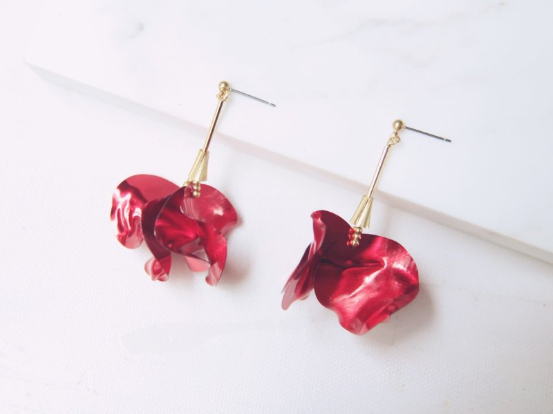 独家设计泡沫花系列－激光光迷幻 喷血心脏／垂坠耳环 - 耳环/耳夹 - 塑料 红色