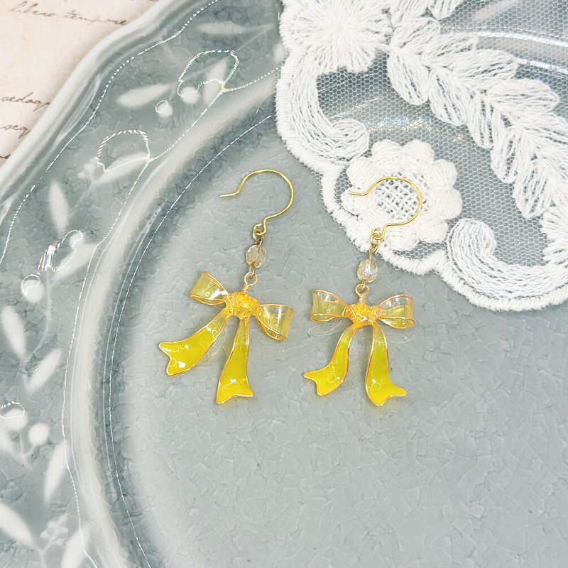 渐变黄色蝴蝶结耳环 推し活ピアス 防敏感耳环 - 耳环/耳夹 - 树脂 黄色