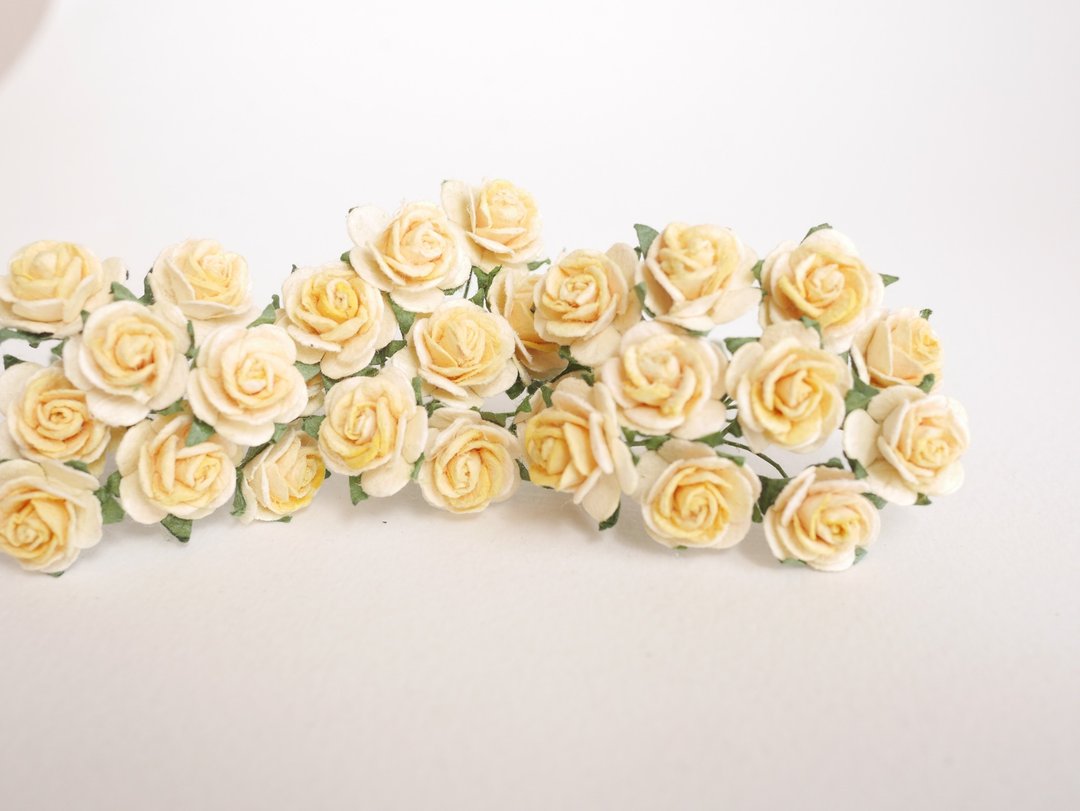 Paper Flower, 100 DIY supplies pieces two tone rose size 1.5 cm., yellow color. - 其他 - 纸 黄色
