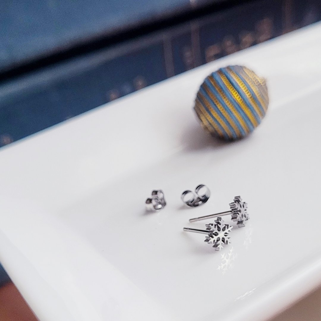 【绝版出清品】雪花。雪花造型不锈钢耳针(最后一对) - 耳环/耳夹 - 不锈钢 银色