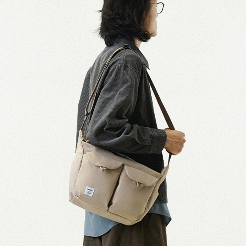 Classic系列新品 | KAY 日常斜背包 单肩包 (雾卡其) - 侧背包/斜挎包 - 聚酯纤维 卡其色