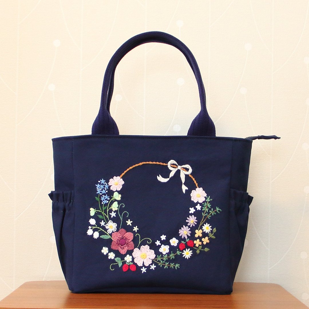 Canvas Embroidered Tote Bag Wreath Royal Navy - 手提包/手提袋 - 棉．麻 