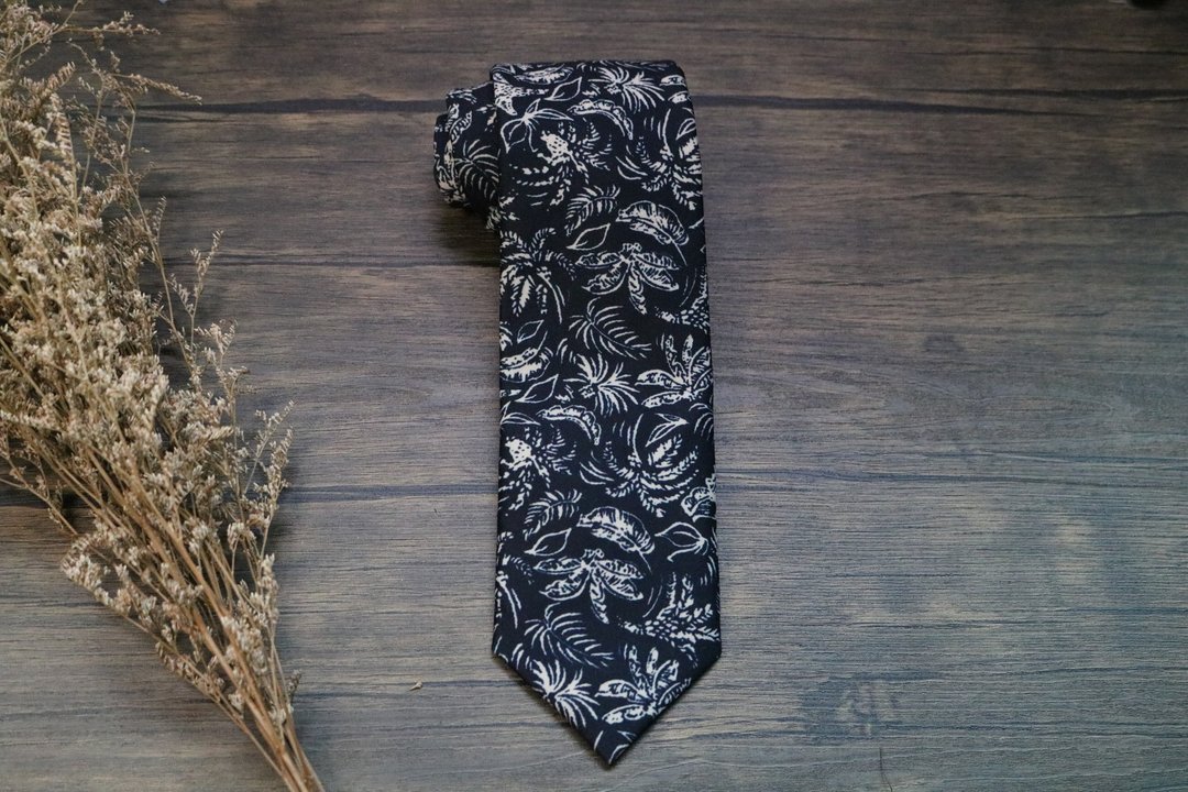 深藍色花卉雅痞領帶/獨特氣質百搭necktie - 领带/领带夹 - 聚酯纤维 多色