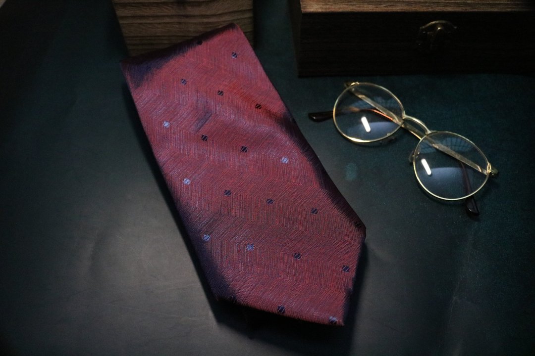紫红色小方块领带真丝领带绅士风提花necktie - 领带/领带夹 - 丝．绢 多色