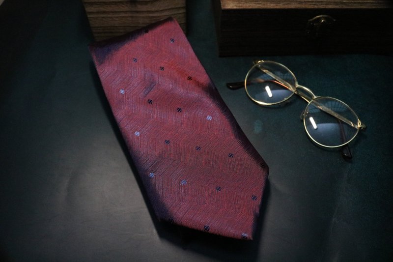 紫红色小方块领带真丝领带绅士风提花necktie - 领带/领带夹 - 丝．绢 多色