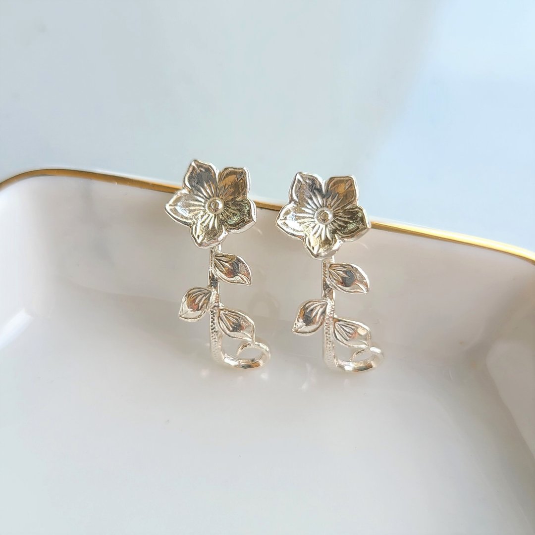 Hawaiian Jewelry / Plumeria Single Pierced Earring   SV925 - 耳环/耳夹 - 纯银 银色