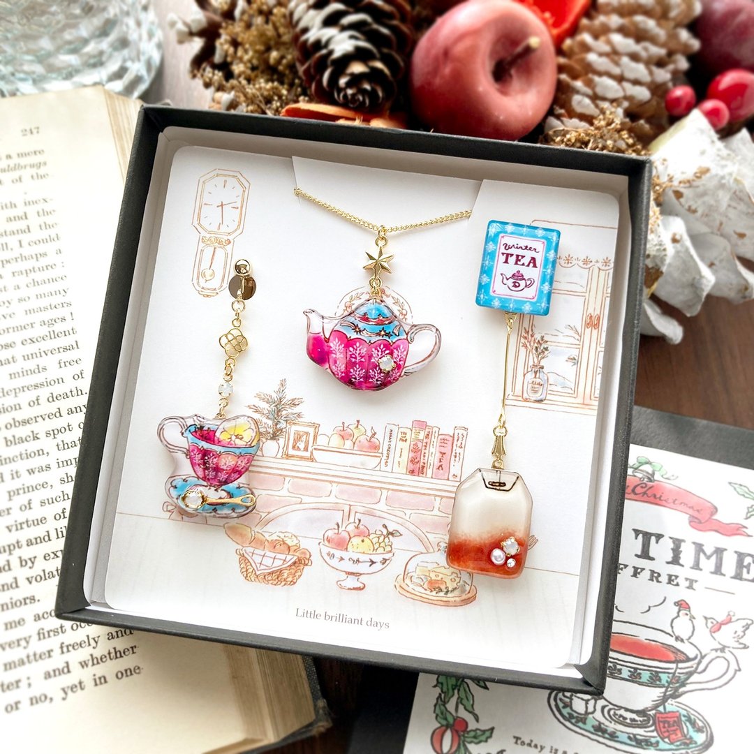 Teatime Christmas Coffret 【PinkTea】圣诞限定礼盒【粉红茶韵】茶杯造型耳夹・耳针与项链 - 耳环/耳夹 - 塑料 粉红色