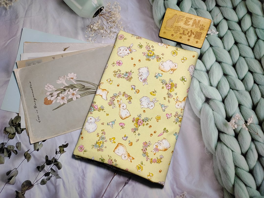 森林系列-日本中厚棉布黄色花园白兔子布书套-布书衣可适用A5-25K - 书衣/书套 - 棉 