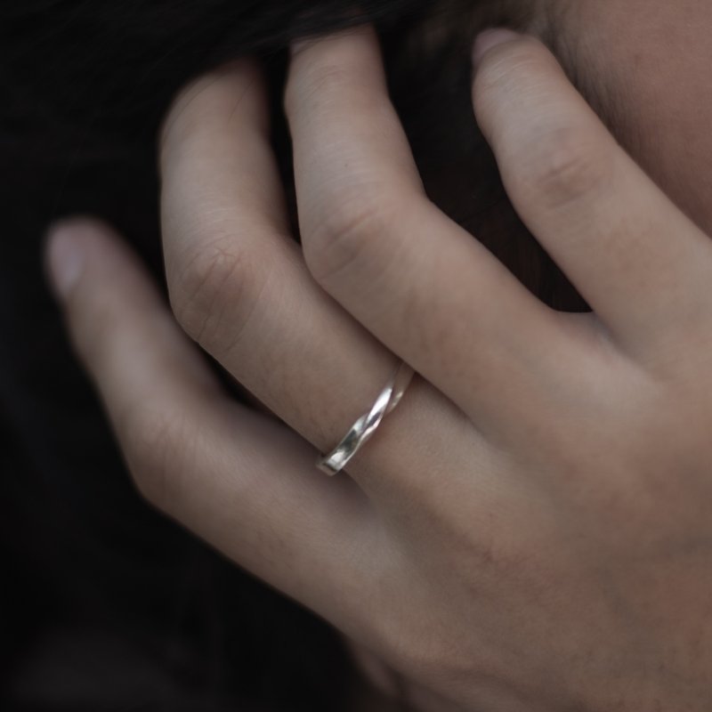 Silver Mobius Ring - 戒指 - 纯银 银色