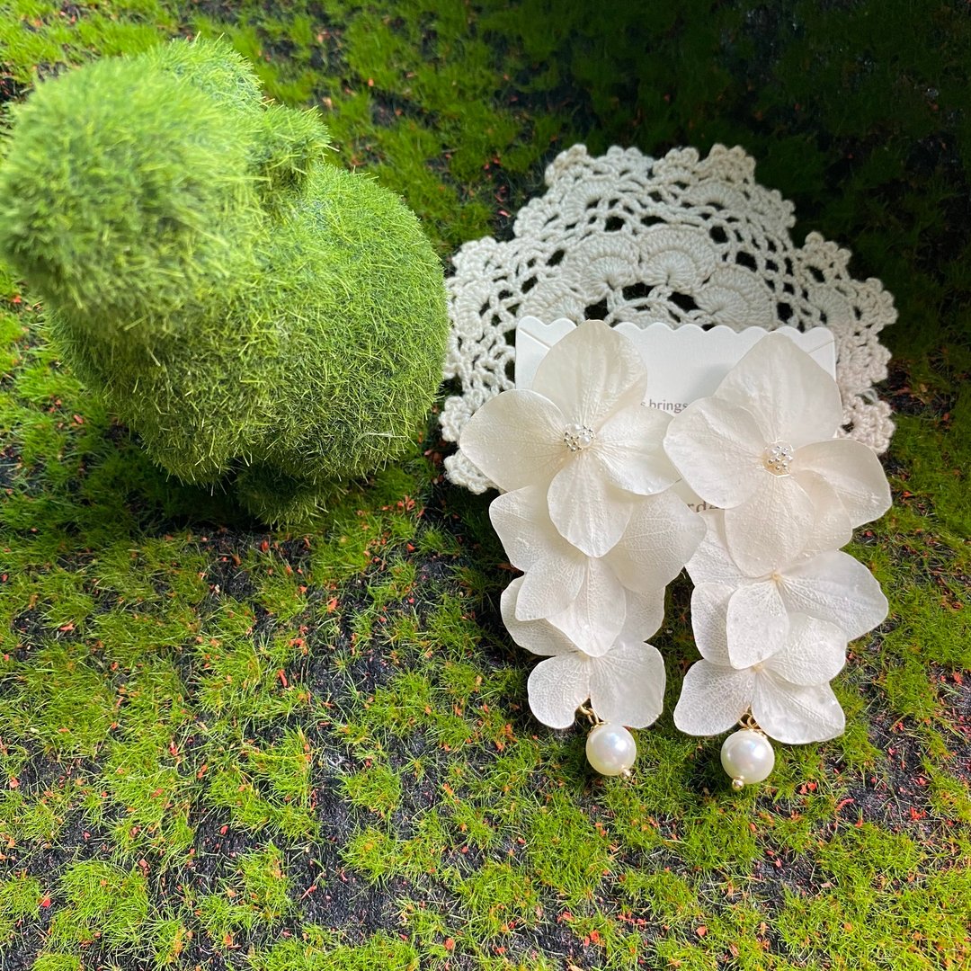 白色绣球花拼贴长耳环 - 耳环/耳夹 - 植物．花 白色