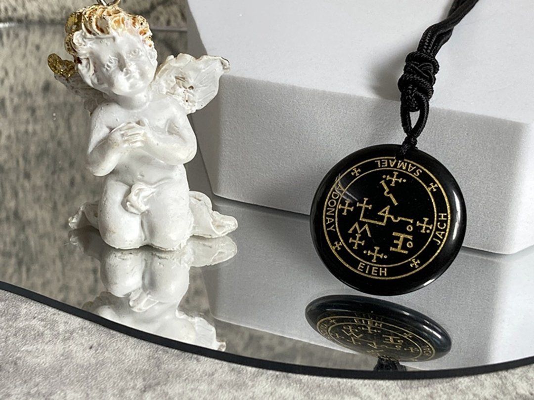 【大天使印记_萨麦尔Samael。黑曜石吊坠】阿玛德尔的魔法书 - 长链 - 水晶 