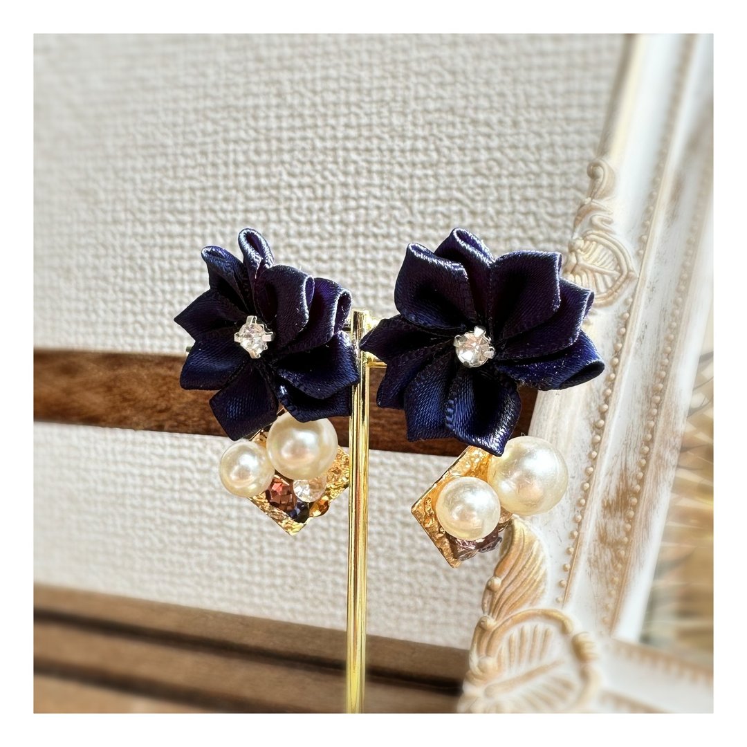 Princess earrings navy flower - 耳环/耳夹 - 棉 蓝色