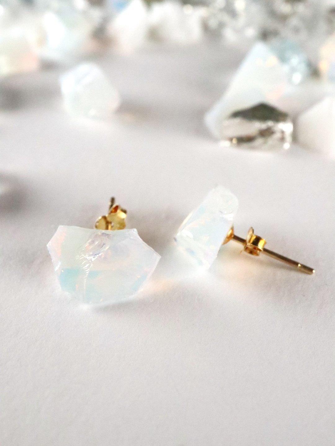 STAR STONE - OPAL 蛋白石色玻璃原石耳环  - 耳环/耳夹 - 玻璃 透明