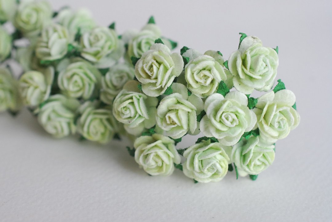paper flower centerpiece supplies, 100 pcs. Mini rose, size 0.8 cm., green color - 木工/竹艺/纸艺 - 纸 绿色