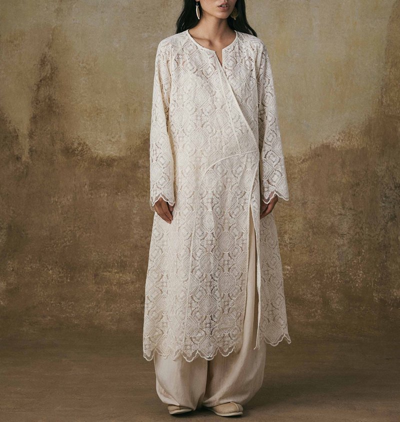 【绣花楼空】新中式复古 V领透气/长袖连衣裙 - 洋装/连衣裙 - 其他材质 白色