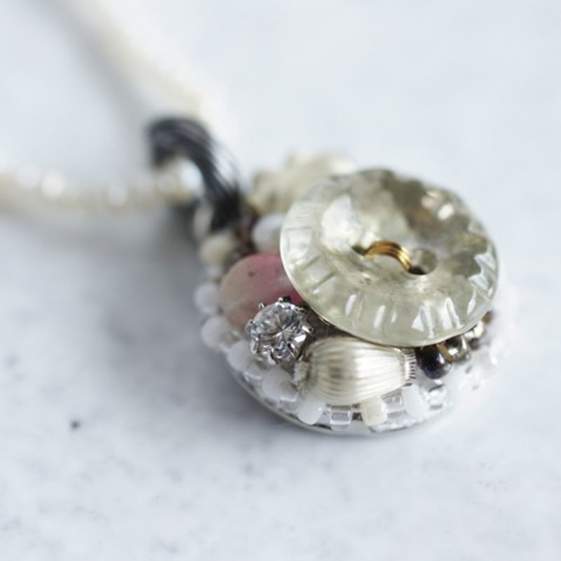 Vintage beads pendant {OP027} - 项链 - 其他材质 