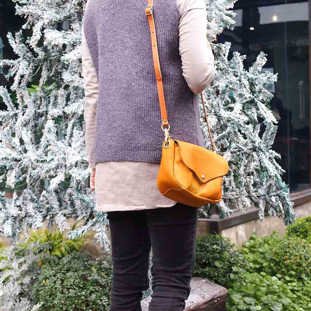 日本精巧 唯美泡芙牛革侧背包Made in Japan by CHAM - 侧背包/斜挎包 - 真皮 