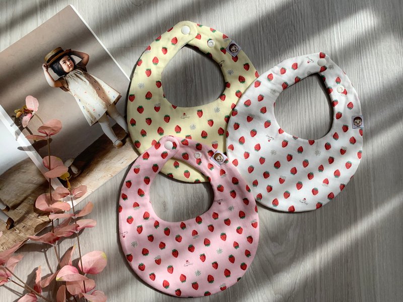 想吃一口甜心草莓 围兜兜 口水巾 三入弥月组 - 围嘴/口水巾 - 棉．麻 
