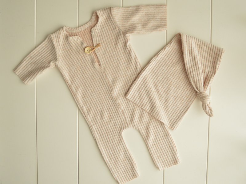 Newborn boy beige romper and hat outfit photo prop. - 其他 - 其他材质 咖啡色