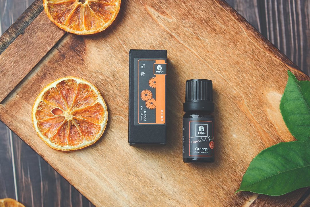【单方精油】甜橙精油10ml 天然/扩香/按摩/保养 - 香薰/精油/线香 - 精油 咖啡色