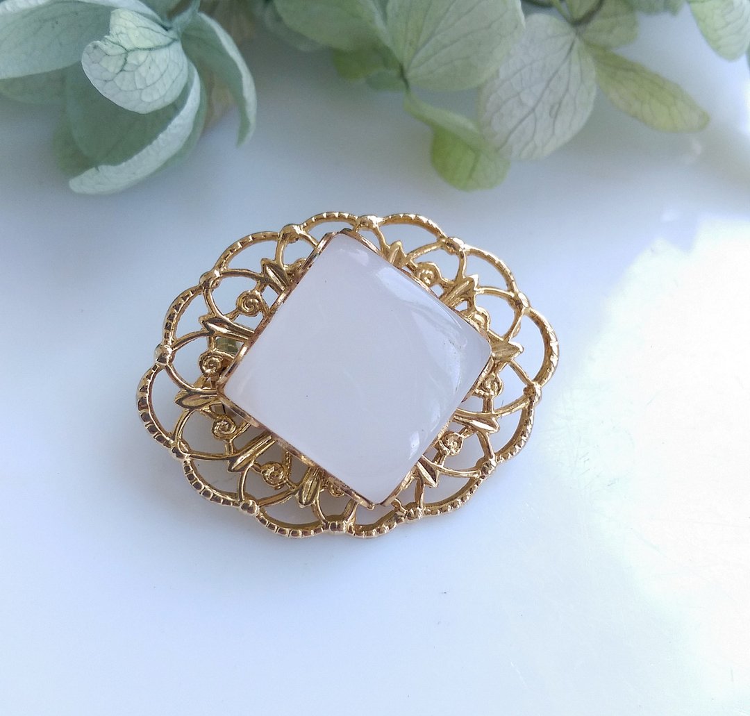 Vintage Jewelry 西洋古董饰品 小巧 方糖 篓空 别针 - 徽章/别针 - 其他金属 金色