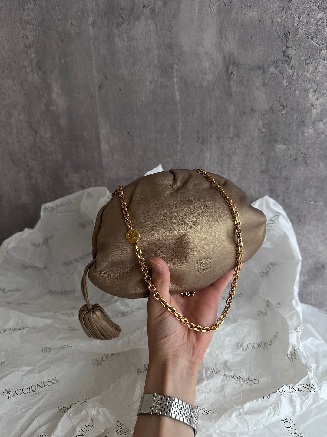 中古包 LOEWE 罗意威 粉金链条流苏小元宝包| 柔软皮革 × 金链 - 手提包/手提袋 - 真皮 金色