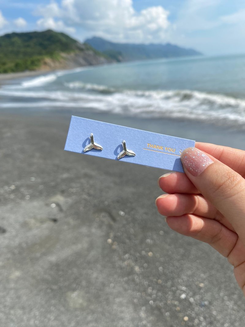 小鱼尾银耳钉 - 耳环/耳夹 - 纯银 银色