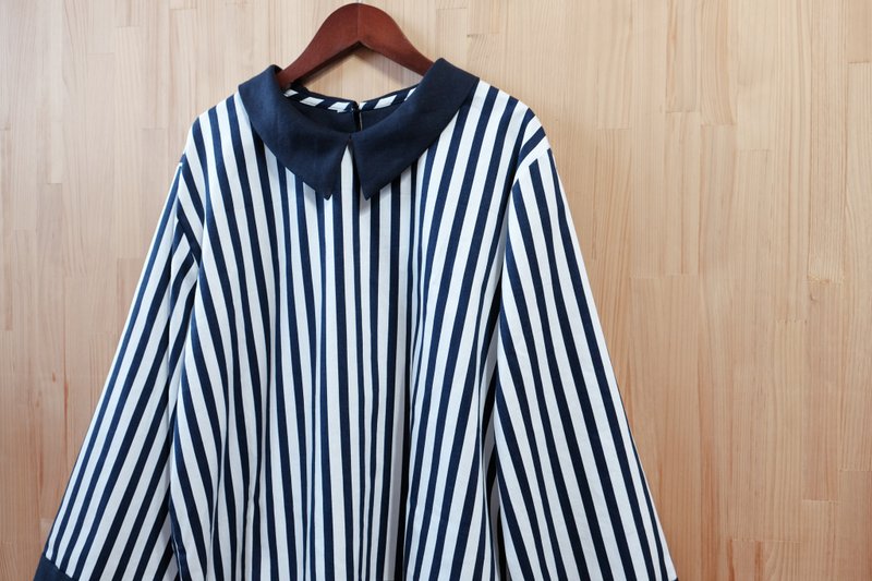 衬衫领宽袖罩衫/ 深蓝直纹 - 女装上衣 - 棉．麻 蓝色