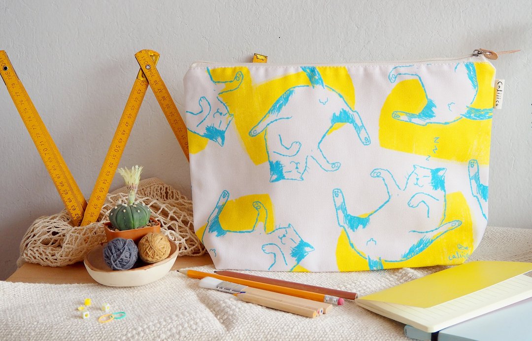 Cosmetic bag with yellow Cat - 化妆包/杂物包 - 棉 黄色