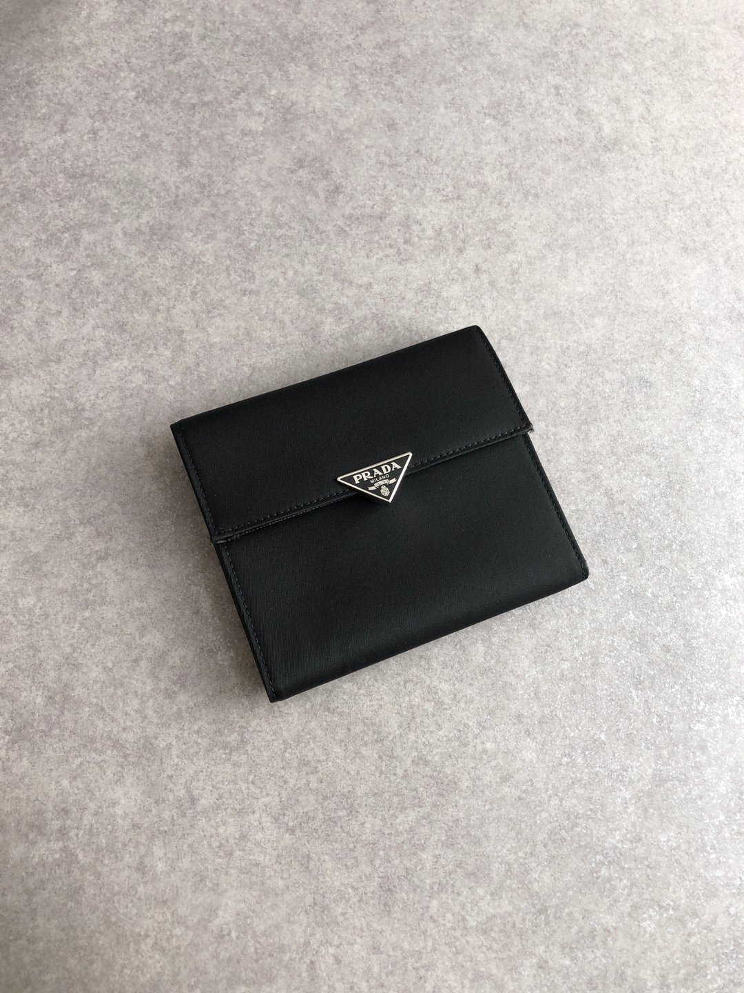 【 日本直送 名牌中古包 】PRADA 普拉达 钱包 黑色 三角标志 尼龙 三折式 vintage 古董 old 3hmz4f - 皮夹/钱包 - 尼龙 黑色