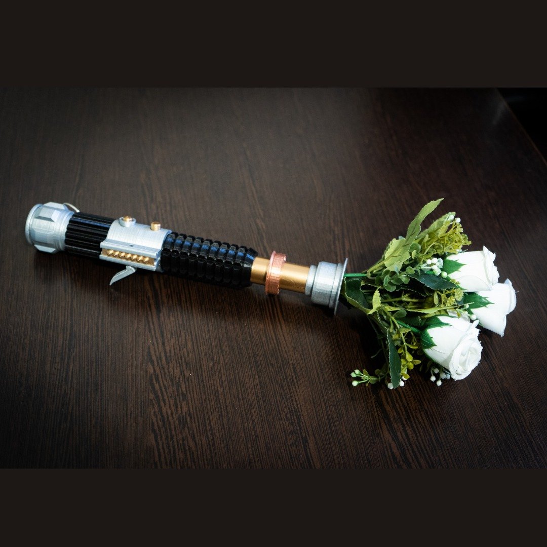 Star Wars Inspired Obi-Wan Kenobi's Lightsaber Bridal Bouquet Holder - 干燥花/捧花 - 塑料 金色