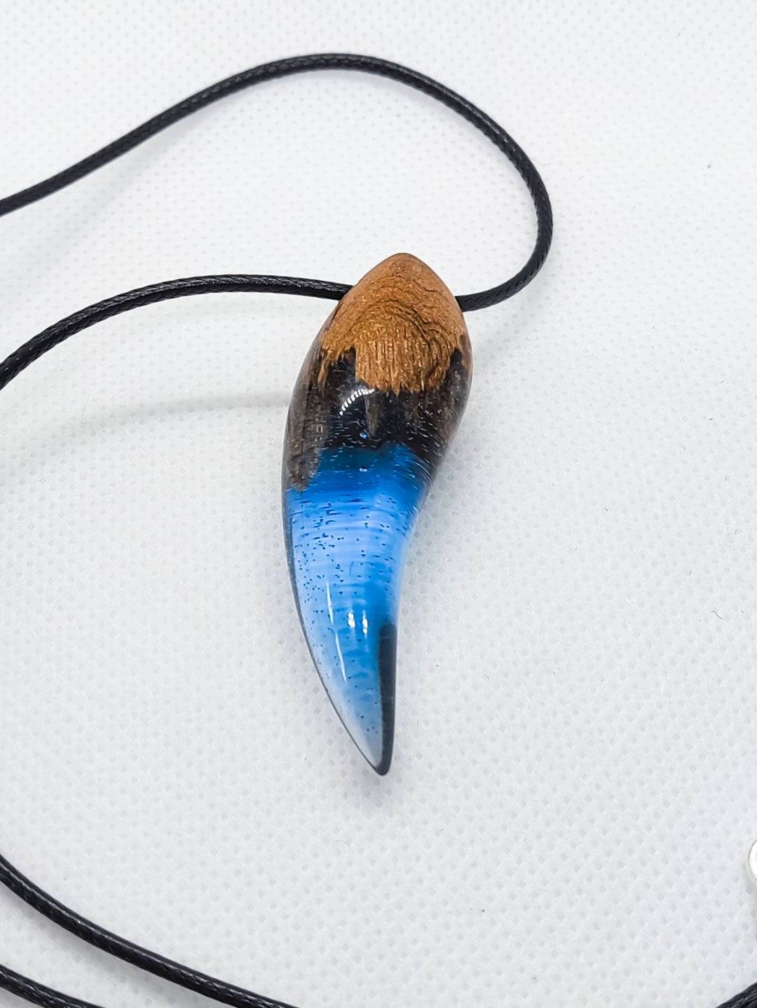 Northern Star Celestial Wolf Fang Pendant - 项链 - 树脂 蓝色