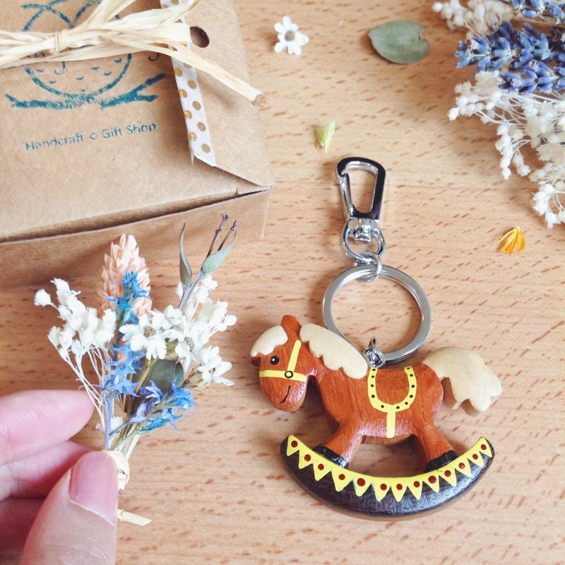 给亲爱之人【干燥花&手工木制钥匙圈/吊饰(大)】精致礼盒。纪念日/生日小礼物。多款自由选择 - 钥匙链/钥匙包 - 木头 咖啡色