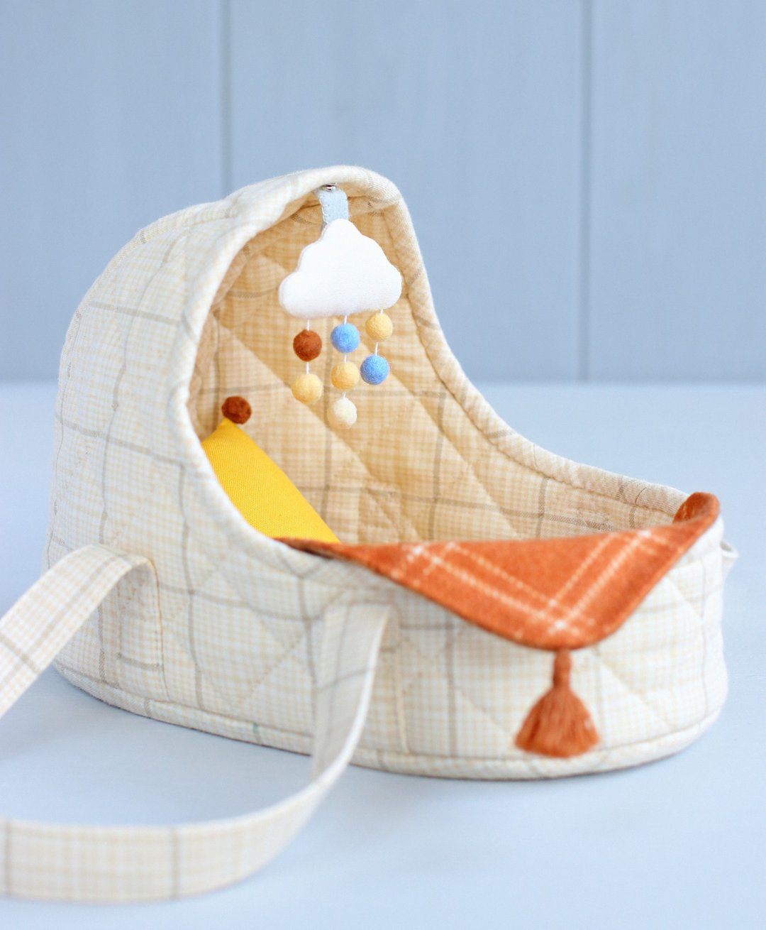 PDF Hooded Basket with Baby Mobile and Bedding for Mini Doll Sewing Pattern - 手工艺教程/工具书 - 其他材质 