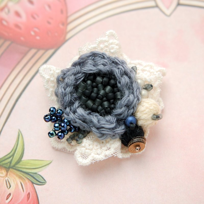 手工编织串珠胸针，灰，独一无二，单调 - 胸针 - 其他材质 灰色