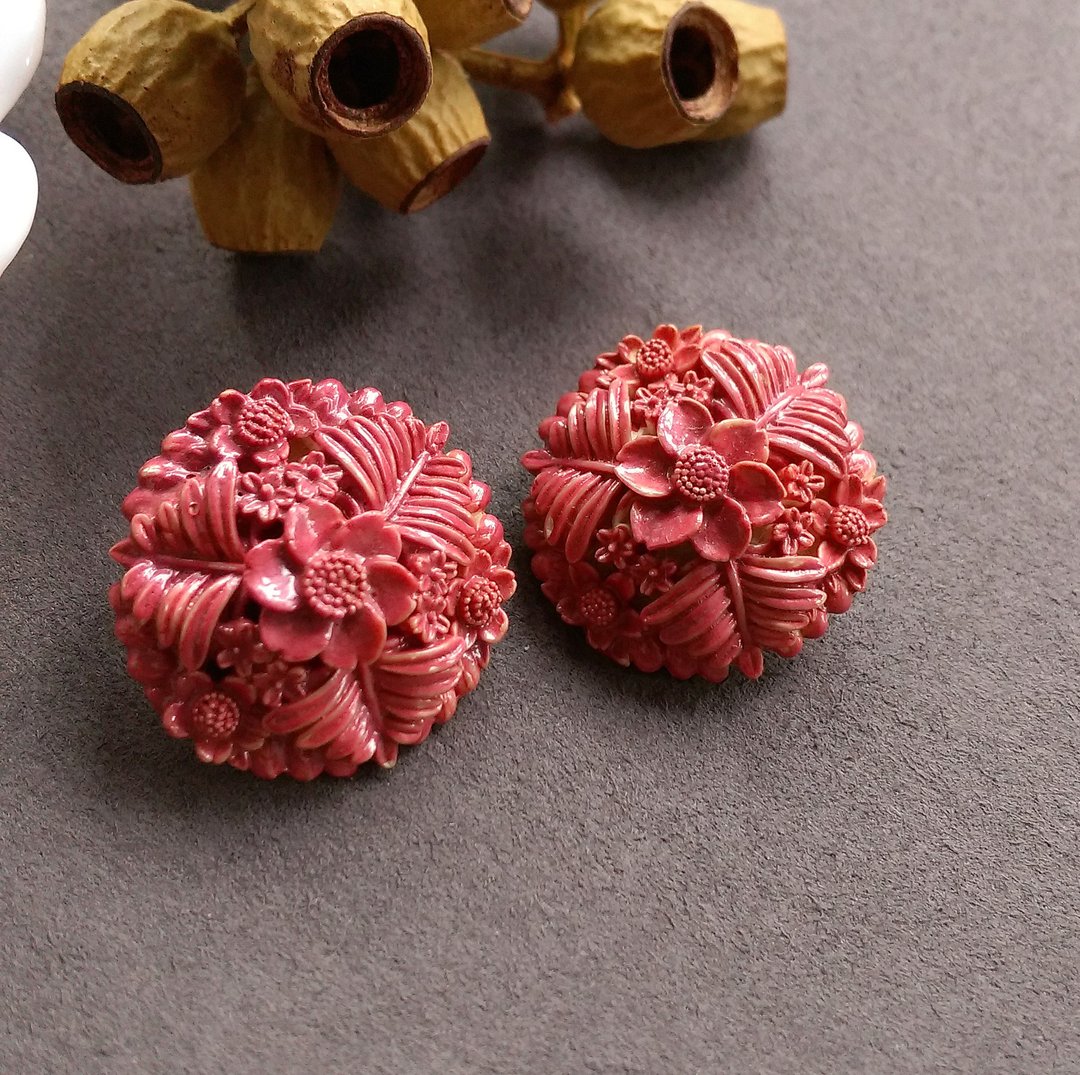 西洋古董饰品。赛璐珞塑料首饰系列 立体花雕刻 夹式耳环 - 耳环/耳夹 - 其他金属 金色