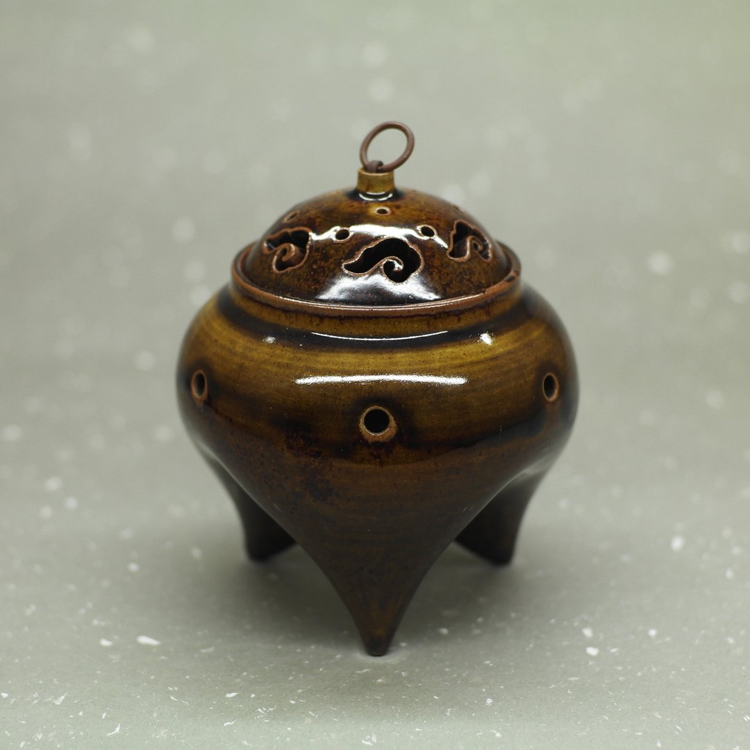 酱色三足品香炉 手作陶艺 品香茶席 - 香薰/精油/线香 - 陶 