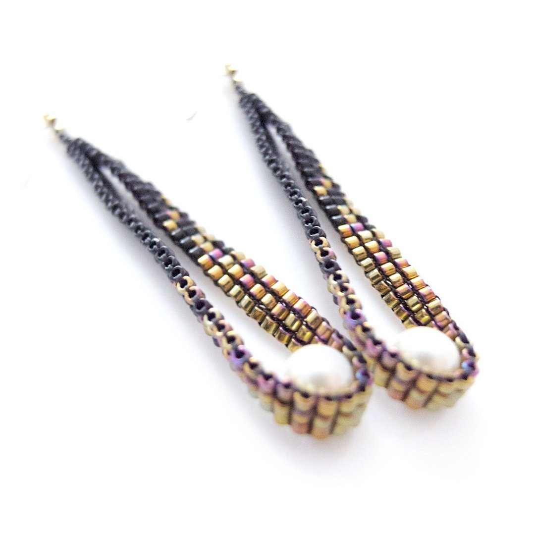 Beaded Stardust Earrings with White Pearls in Black and Gold Beads and Gold Filled Hooks - 耳环/耳夹 - 其他材质 黑色