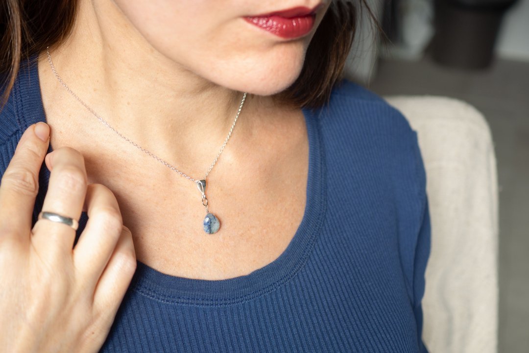 钠石 તેની ટીપ્સ (Sodalite) 泪滴项链，925 纯银，宝瓶座宝石，处女座宝石赠礼 - 项链 - 宝石 蓝色
