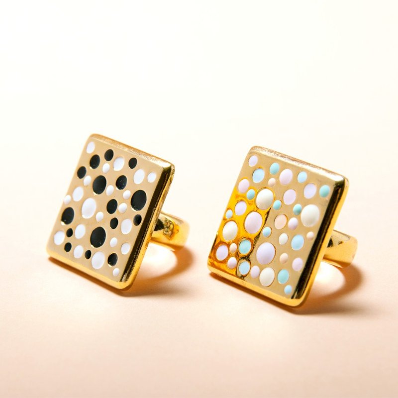 Pastel and Black & White Polka Dot On Gold Square Ring, Square Ring, Large Square Ring, Enamel Polka Dot Ring, Pastel Ring, Black and White Ring - 戒指 - 其他金属 金色