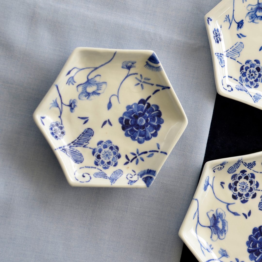 Hexagon plate, flower pattern, pattern 2 - 盘子/餐盘/盘架 - 陶 白色