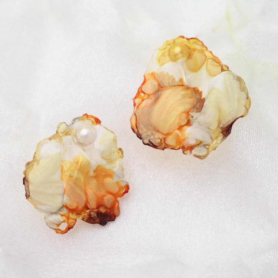 Sunflower-colored pieces Organdy large clip Clip-On - 耳环/耳夹 - 其他人造纤维 黄色
