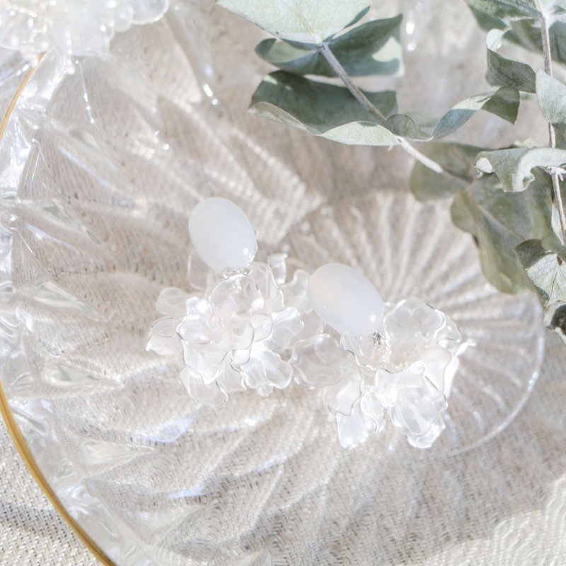 纯。白玉霓裳  / 树脂搭配复合式媒材 925纯银 - 耳环/耳夹 - 树脂 白色