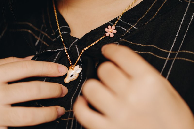 长颈鹿花项链 - 项链 - 珐琅 